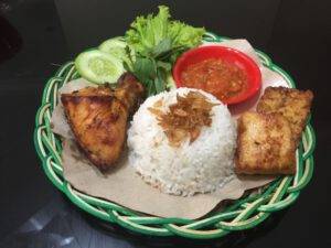 Ayam Goreng Tempe Mendoan