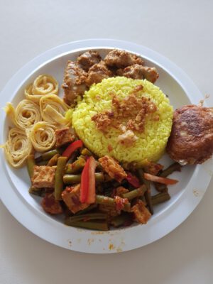 Nasi Kuning komplit